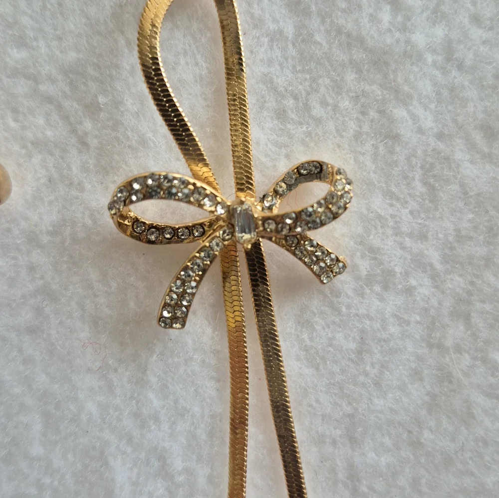 Long Ribbon Bow Pierced Earrings. - Picture 4 of 9